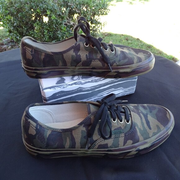 Men's Camo Vans Athletic Shoes Size 10 - Picture 1 of 8